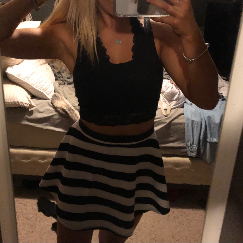 TINY STRIPPED SKIRT 👗